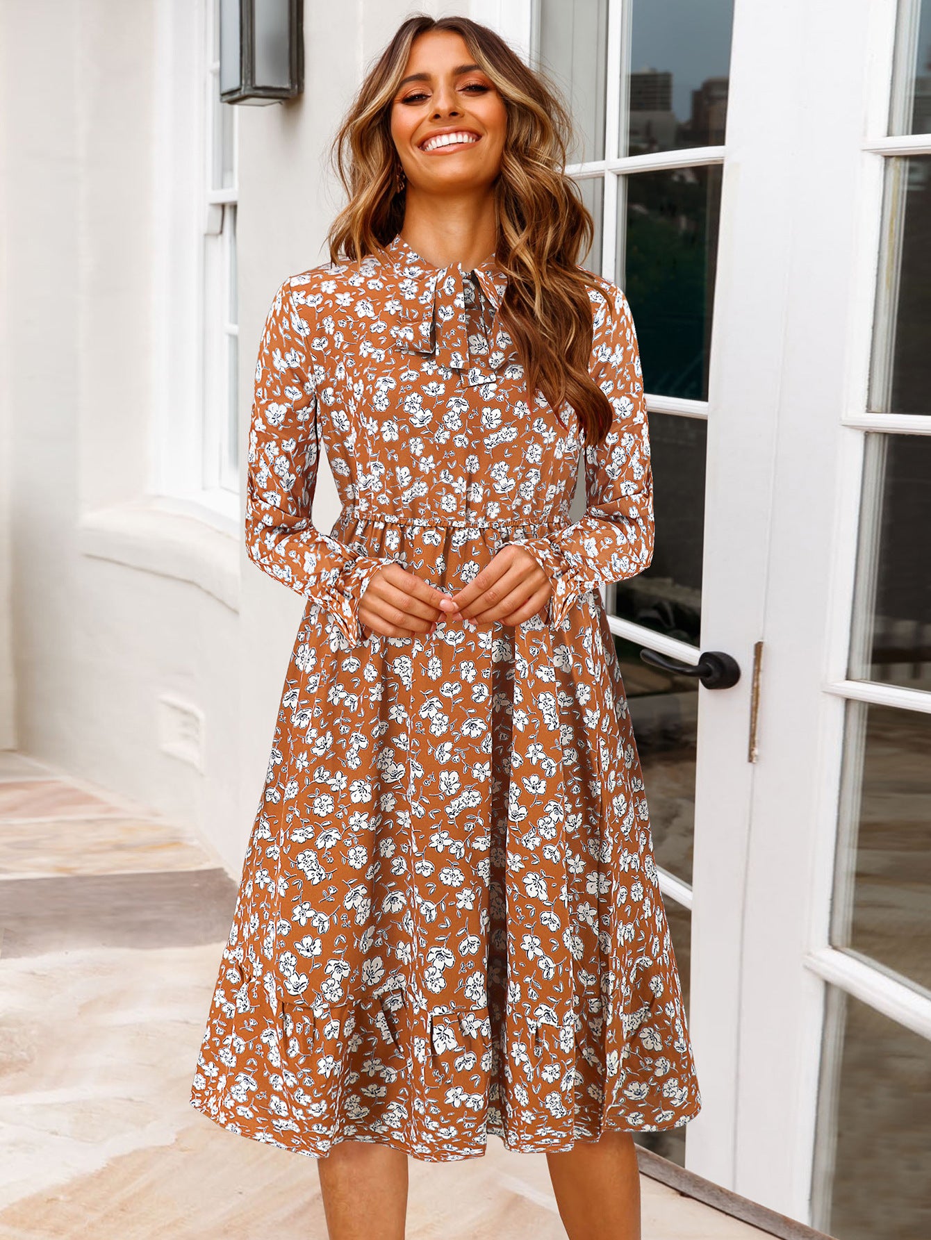 Women's midi dress with playful floral pattern and tie collar Caliora